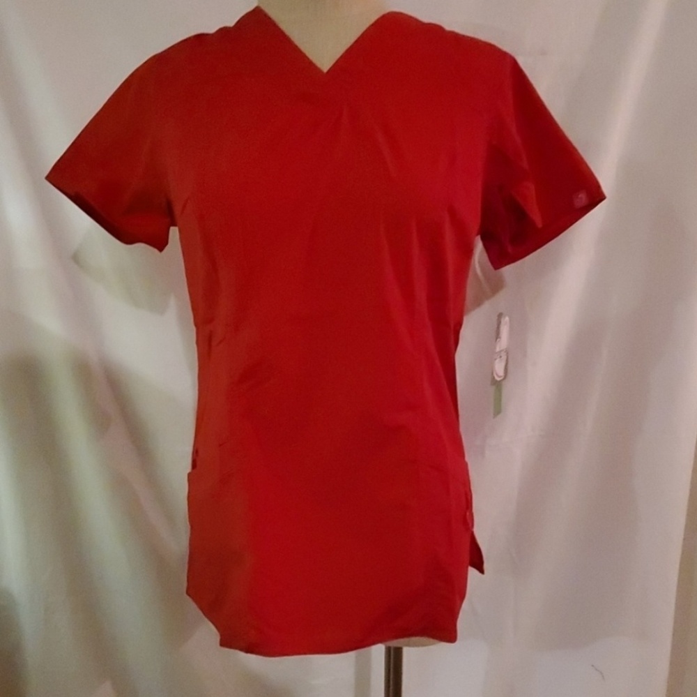 PEACHES Scrub Top Scarlet